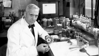 Alexander Fleming, descubridor de la penicilina.