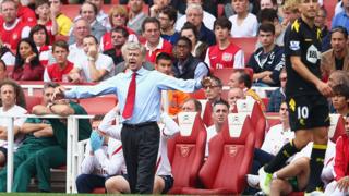 Le technicien français a dirigé 734 matches à la tête d'Arsenal, obtenant 427 victoires, 179 nuls et 128 défaites, soit un taux de succès de 58,2%.