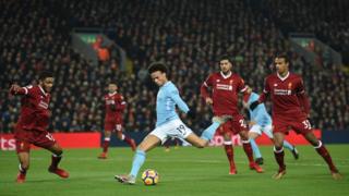 Manchester City'nin Alman orta saha oyuncusu Leroy Sane, 14 Ocak'taki Premier Lig maçında Liverpool karşısında skoru 1-1'e getiren golü atarken