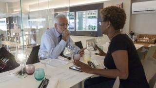Marisa Bastos Teixeira em reunião