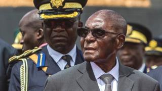 Âgé de 93 ans, M. Mugabe est le plus vieux chef d'Etat au monde.