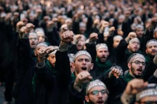 Beyrut'ta Aşure Günü'nde sloganlar atan Hizbullah üyeleri