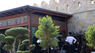Qala divarlarına bitişik restoran