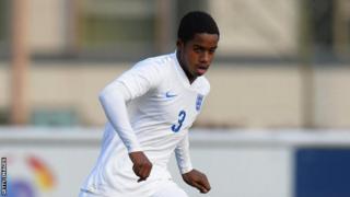 Ryan Sessegnon yinjije bitatu mu bitsindo indwi Ubwongereza bwinjije muri iryo higanwa