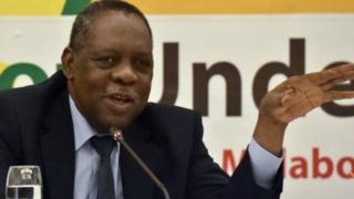 Issa Hayatou ya taba rikon kwarya na Fifa lokacin da aka haramta wa tsohon shugabanta Sepp Blatter shugabancin