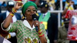 Mme Mugabe a obtenu un doctorat quelques mois seulement après son inscription à l'Université du Zimbabwe.