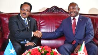 Umukuru w'gihugu ca Somalia Mohamed Abdullahi Mohamed (i bubamfu) n'uw'u Burundi (Pierre Nkurunziza) i Bujumbura itariki 18/02/2019