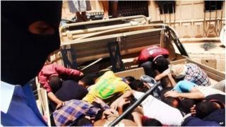Kooxda Dowladda Islaamka waxa ay soo duubeen filin ku saabsan ciidamadii ay ku qabteen Tikrit kuwaa oo ay dileen