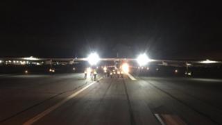 Solar impulse ku kibuza cy'indege cya Moffett muri California