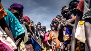 Hari ikinyuranyo kirenga 20% hagati y'imibare yatangajwe mu igenzura ryakozwe, n'imibare yari isanzwe izwi y'impunzi zo muri Uganda