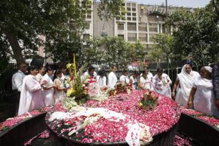 Relatives of the Uphaar fire tragedy victims paying tribute to their loved ones who died in fire tragedy at the cinema hall on the occasion of 15th anniversary of the tragedy, in New Delhi on Wednesday.