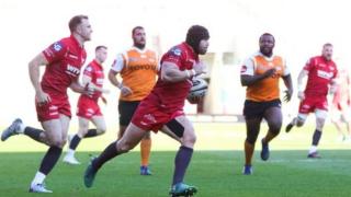 Scarlets full-back Leigh Halfpenny scored a try before limping off late in the first half