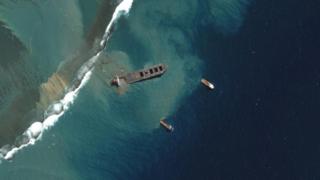 Wrecked Mauritius oil spill ship breaks in two