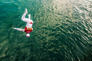 Lucas di Grassi celebrates victory by jumping into Lake Zurich