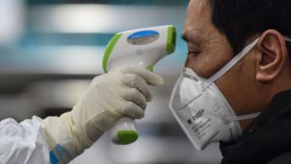 Nhiều người bệnh không hề có triệu chứng và có thể không biết mình đã có virus và đang lây lan cho người khác