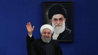 حسن روحانی اولین ماه های دور دوم ریاست جمهوری اش را سپری می کند