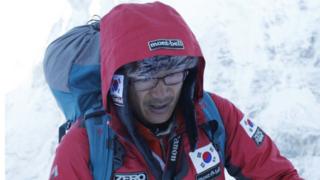 지난 2013년 5월 산악인 김창호 대장이 히말라야 14좌 무산소 등정을 하고 있는 모습