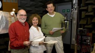 Left to right: Edward Kelsey (Joe Grundy) and Alison Dowling (Elizabeth Pargetter) with artist Antony Gormley in the Mailbox studios