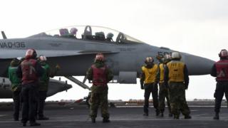 อากาศยานของกองทัพเรือสหรัฐฯ ที่มีส่วนเกี่ยวกับกรณีนี้คือ เครื่องบิน EA-18G Growler