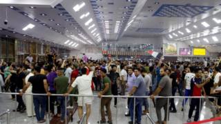 محتجون اقتحموا مطار النجف