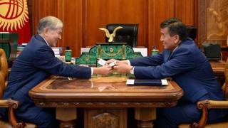 Экс-президент Алмазбек Атамбаев Сооронбай Жээнбековду бийликке алып келгем деп, элден кечирим сураган