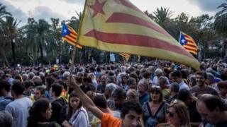 Catalonia mudo dheer ayay madaxbanaani raadinaysay