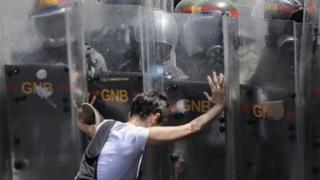 Opposition protesters clash with National Bolivarian Guard in Caracas, Venezuela, 19 June 2017.