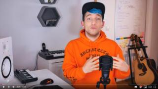 Frame de vídeo do youtuber Rezo