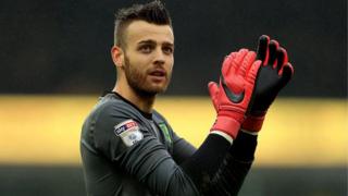 kipa wa Manchester City Angus Gunn,