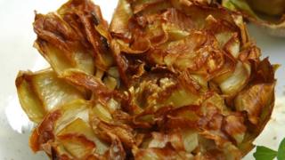 Rome's Jewish Fried Artichokes. Italy. (Photo by: Pierre Navigo/REDA&CO/UIG via Getty Images)
