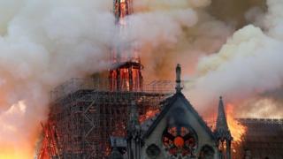 Isengero nkuru Notre-Dame i Paris yahiye kw'igenekerezo rya 15 z'ukwa kane 2019