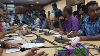 সচিবালয়ে সড়ক পরিবহন ও সেতু মন্ত্রী ওবায়দুল কাদের এই আন্দোলনের নেতাদের সঙ্গে বৈঠকে বসেছেন
