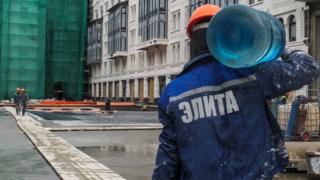 строители