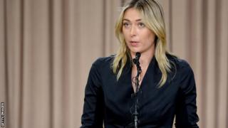 米ロサンゼルスで記者会見したシャラポワ選手