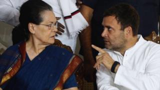 सोनिया गांधी और कांग्रेस अध्यक्ष राहुल गांधी