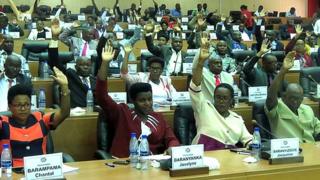 Abashingamateka b'u Burundi batora ingingo zongera ububasha sentare idasanzwe ijejwe ivy'amatongo, itariki 13/02/2019