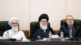 هاشمی شاهرودی، میان علی لاریجانی و موحدی کرمانی