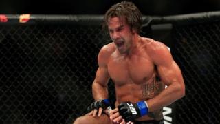 Josh Samman celebrando una victoria