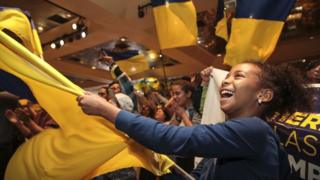 Los seguidores del candidato del partido Restauración Nacional, el cantante y pastor evangélico Fabricio Alvarado, celebran el resultado de la primera vuelta de las elecciones presidenciales de Costa Rica el 4 de febrero de 2018. (Foto: Jorge Rendón/AFP/Getty Images)