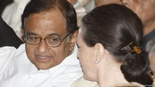 सोनिया गांधी के साथ पी चिदंबरम