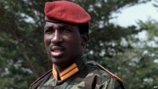 Dès l'entame de son discours, le chef de l'Etat français a fait référence à Thomas Sankara à qui il a rendu un hommage