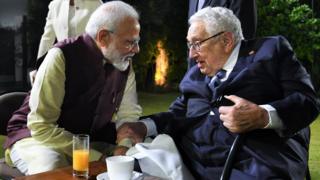 নরেন্দ্র মোদী ও হেনরি কিসিঞ্জার। ২২ অক্টোবর, ২০১৯