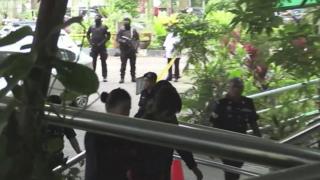 Hai nghi phạm được đưa đến toà hôm 22/01