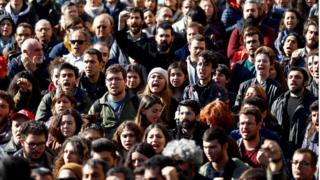 Demonstrators shout slogans during a protest against a purge of thousands of education staff since an attempted coup in July, in front of the main campus of Istanbul University at Beyazit square in Istanbul, Turkey, November 3, 2016.