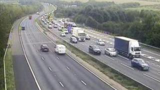 Bournemouth man dies in M3 single-vehicle crash in Hampshire - BBC News