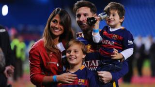 Messi və uşaqlarının anası