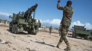 Africom trainers working with Somali National Army partners