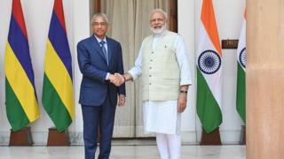 Il sera financé par un don indien de 9,9 milliards de roupies (240 millions d'euros) et la différence par une ligne de crédit à des conditions avantageuses ouvertes par le même gouvernement indien.