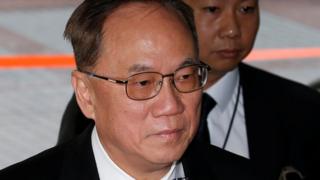 曾蔭權提早一個多小時抵達高等法院。