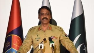 د پاکستان پوځ د رسنیز دفتر مشر جنرال اصف غفور